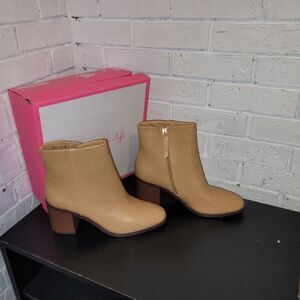 Jessica Carlyle 'Frankie' Ankle Boots - Nude/Beige - Size 10 (NIB)